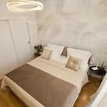 Luxury Near The Apartment *