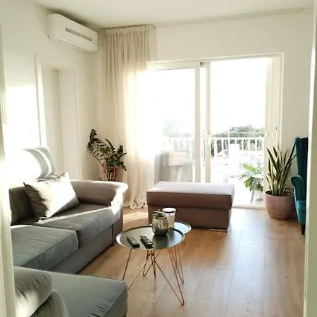 Luxury Near The Apartman *