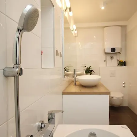 Luxury Near The Apartman *
