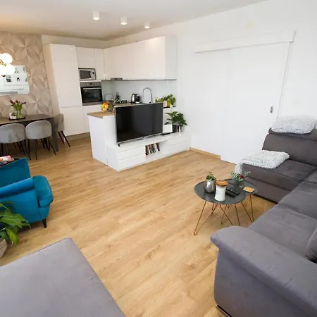 Luxury Near The Apartman *