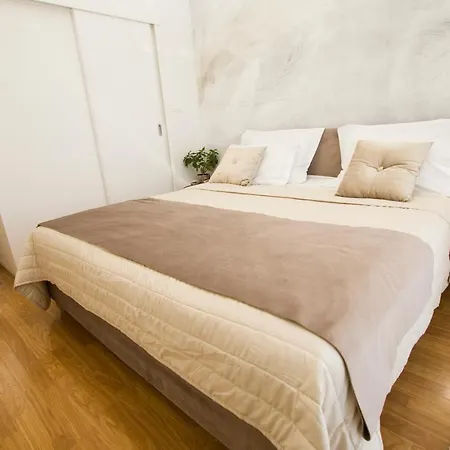 Luxury Near The Apartman *