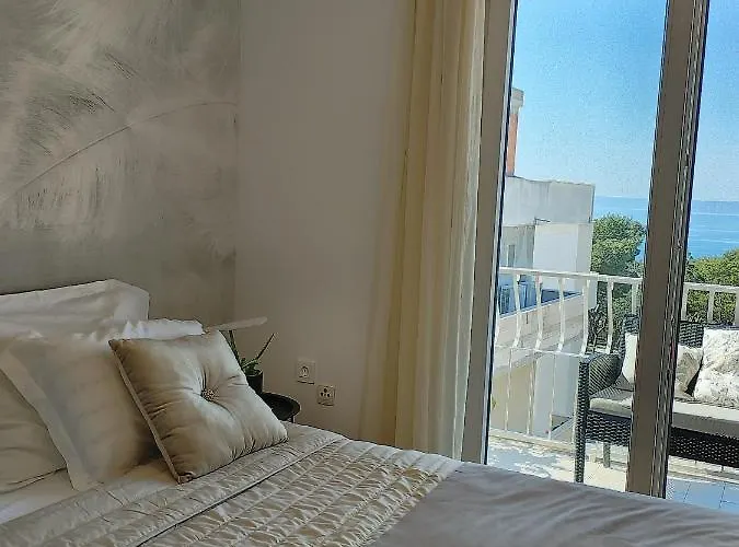 Luxury Near The Апартаменти