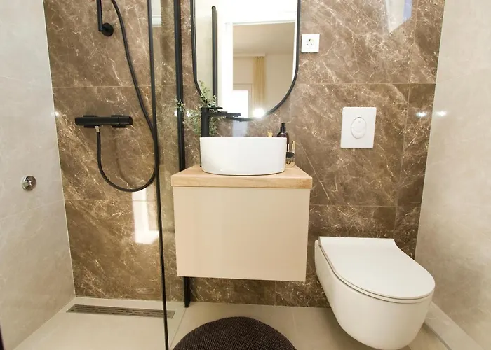 Luxury Near The * Макарська